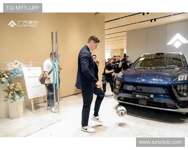 托雷斯中国行 Day2 燃爆山城!颠球神技 + 友谊赛献技,球迷热情掀翻现场(1) 托雷斯中国行 Day2 燃爆山城!颠球神技 + 友谊赛献技,球迷热情掀翻现场(1)